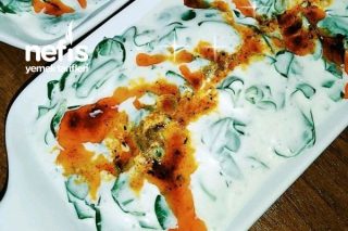 Sarımsaklı Yoğurtlu Semizotu Salatası Tarifi