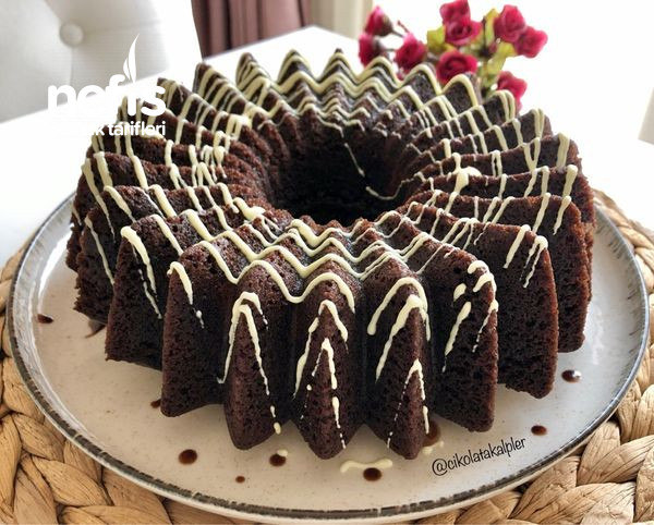 Kek Kalıbında Kakaolu Nemli Kek (Kendi Sosuyla Islatılan)