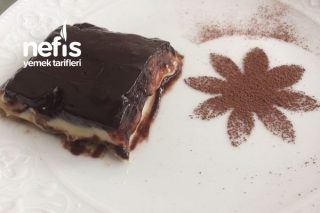 Çikolata Soslu Kolay Bisküvi Tatlısı Tarifi
