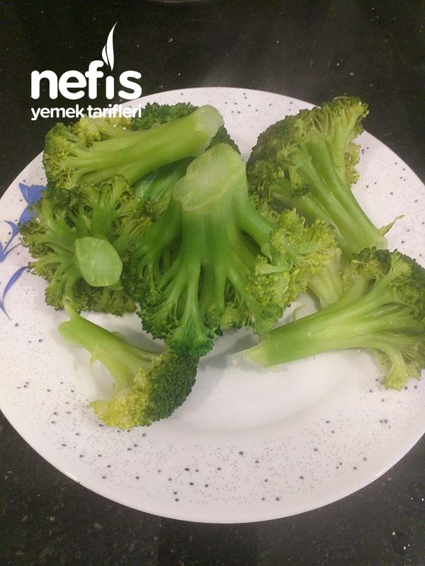 Brokolili Havuçlu Makarna Salatası