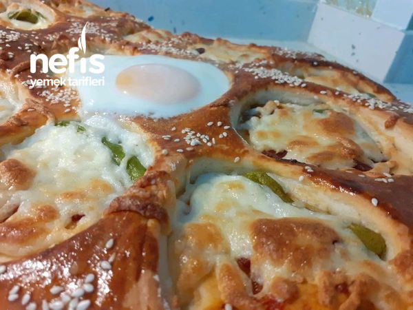 Görüntüsü Ve Lezzetiyle Pizzaya Benzeyen Nefis Kahvaltı Çöreği