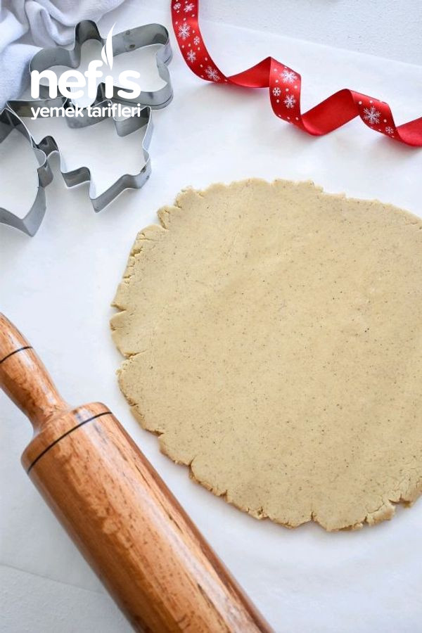 Zencefilli Kurabiye (Gingerbread Cookies Yayılmayan Tam Kıvamında)