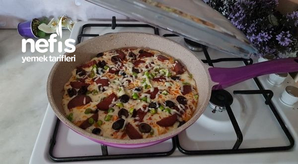 Kahvaltıya 5 Dakikada Tavada Pizza Tarifi (Videolu)