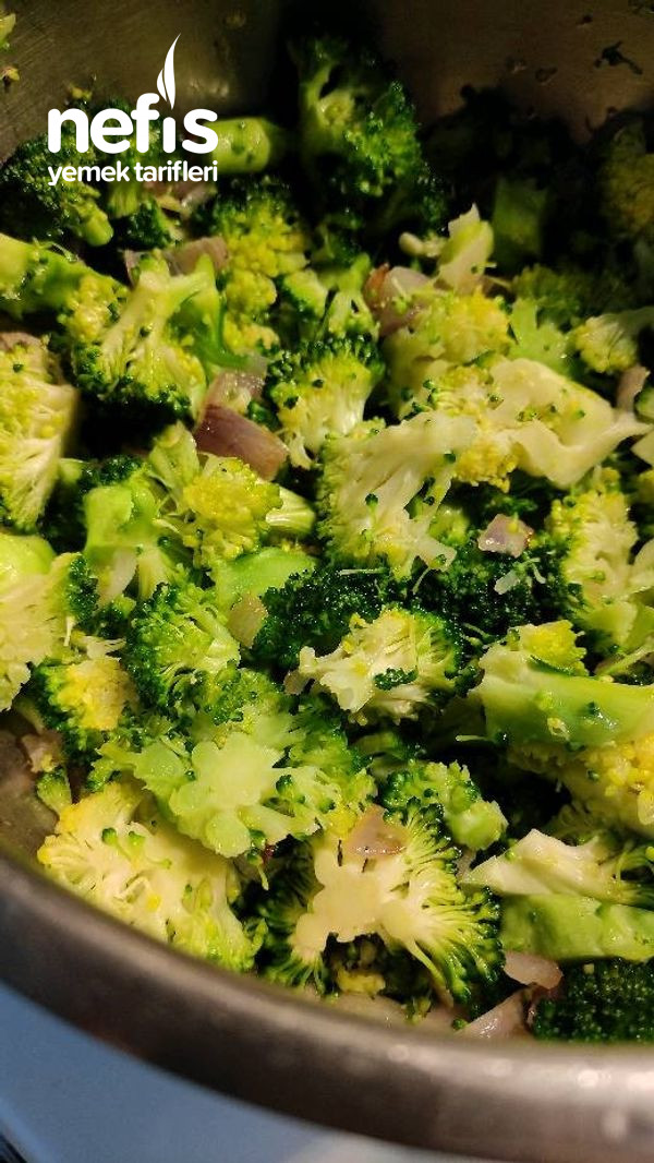 Kaşık Kaşık Yediren Brokoli Çorbası