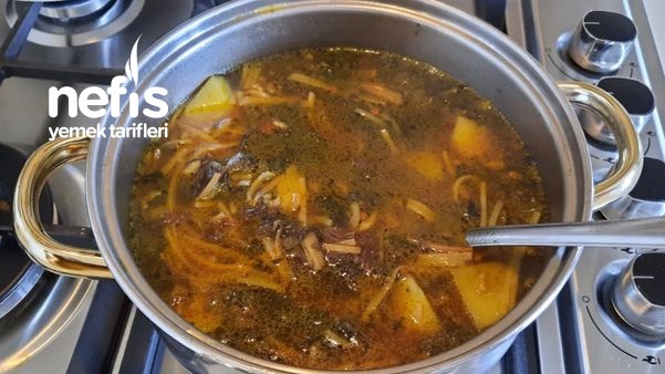 Azerbaycan Mutfağından Geleneksel Erişteli Evelik Çorbası (Videolu)