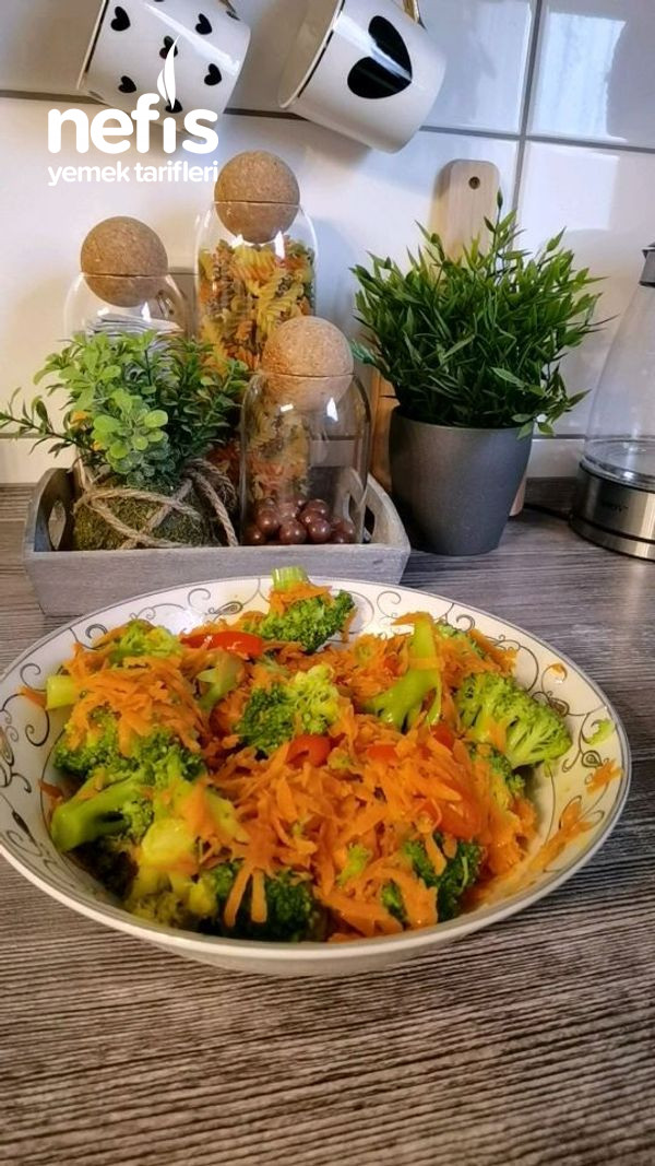 Tok Tutan Brokoli Salatası