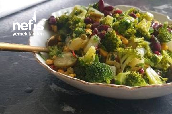 Brokoli Salatası Çok Basit Ama Bir Okadarda Lezzetli