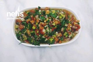 Az Malzemeli Gavurdağ Salatası Tarifi
