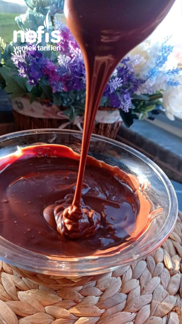 Muhteşem Dokusu İle Ev Yapımı Çikolata Sosu