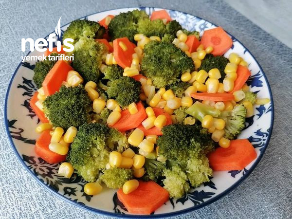 Özel Sosuyla Brokoli Salatası