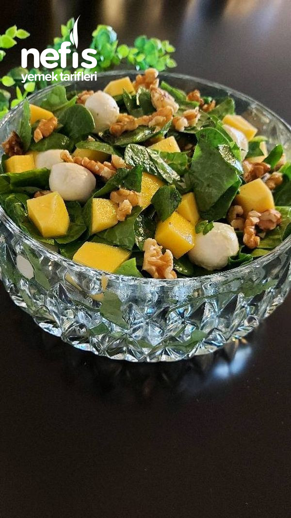 Mangolu Ispanak Salatası