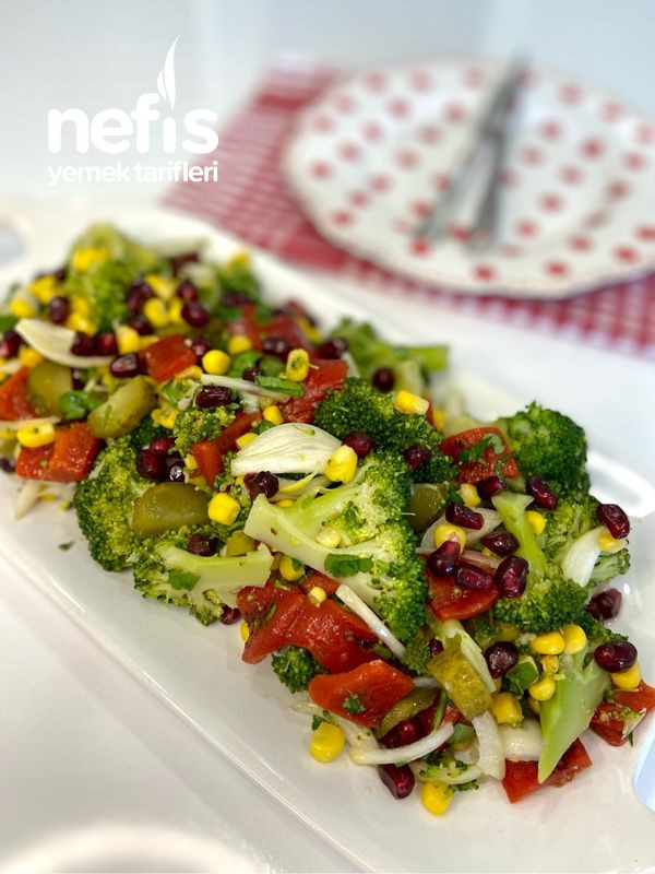 Nefis Soslu Brokoli Salatası