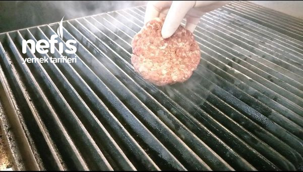 Karemelize Soğanlı Ve Soslu Hamburger Videolu