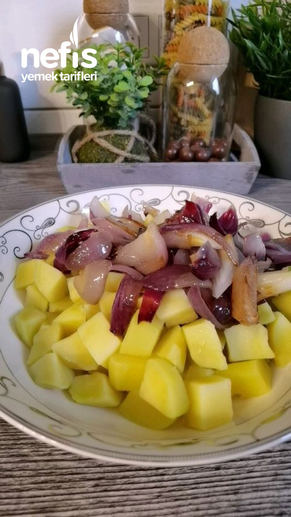 Karamelize Soğanlı Patates Salatası