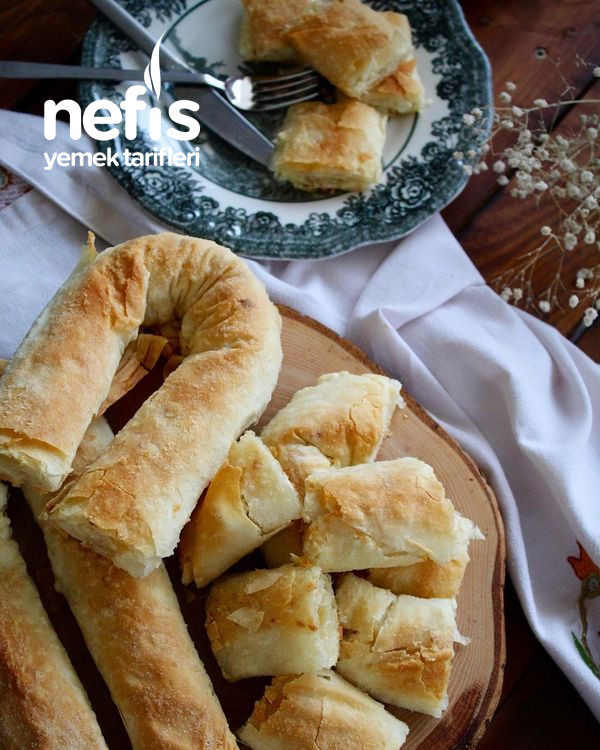 Sırrı Sosunda Peynirli Börek (Kaçırılmayacak Lezzet)