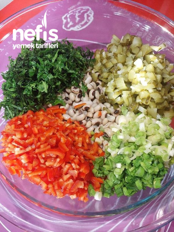 Besleyici Ve Lezzetli Börülce Salatası (Yemelere Doyamayacağınız Lezzet)
