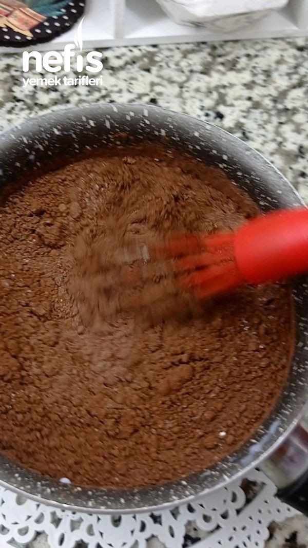 Krem Şantili Efsane Sıcak Çikolata
