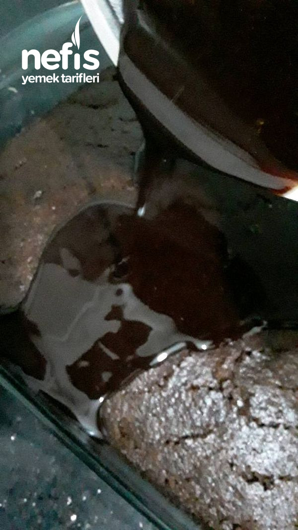 Çikolata Soslu Bisküvili Kek (Mutlaka Deneyin)