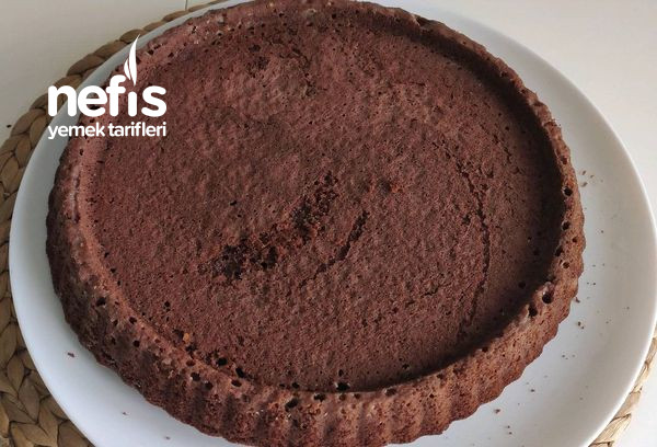 Ev Yapımı Muhteşem Kremasıyla Çikolatalı Tart Kek (Videolu)