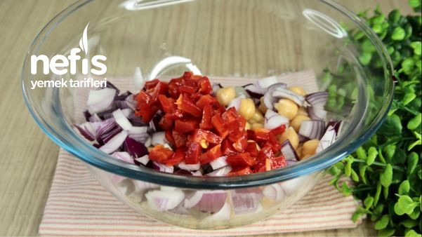 Şipşak Nohut Salatası (Videolu)