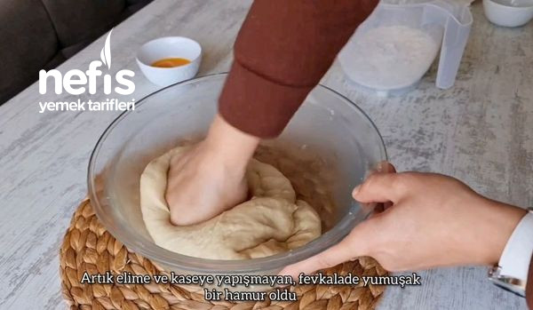 1 Kaşık Tereyağ İle 1 Tepsi Pastane Poğaçası (Videolu)