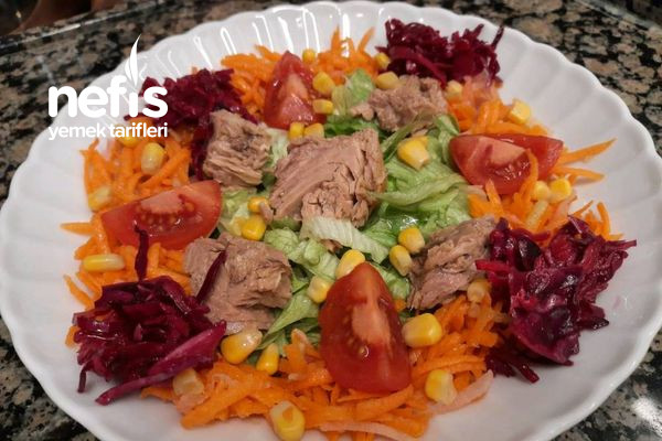Sağlıklı Ve Besleyici Ton Balıklı Salata