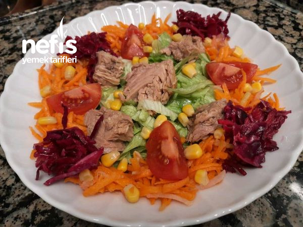 Sağlıklı Ve Besleyici Ton Balıklı Salata