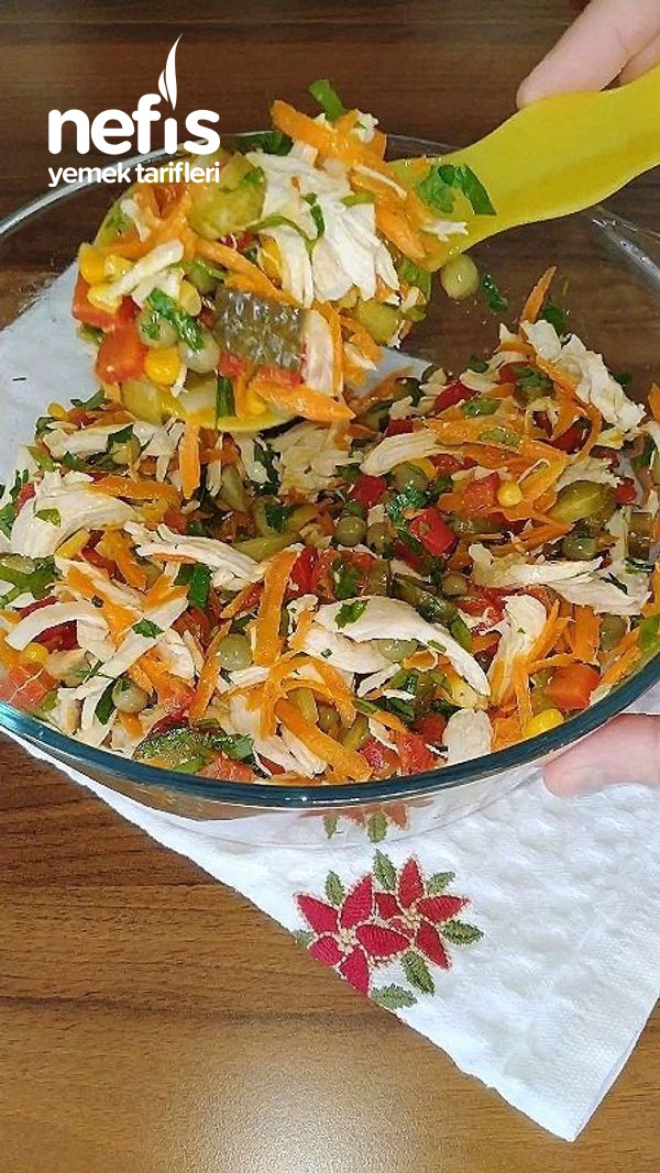 Tavuklu Bol Garnitürlü Yoğurtlu Salata (Salataya Doyamayanlar)