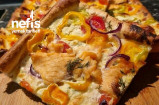 Sağlıklı Nefis Füme Somonlu Pizza Tarifi