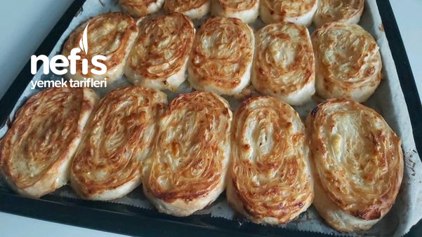 Börekçilere Rakip Börek Tarifi/ Puf Puf Kabaran Dilim Börek ( Videolu )