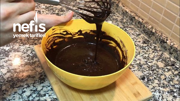 Favori Tatlınız Olacak: Beyaz Çikolatalı Brownie (Videolu)