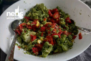 Közbiberli Brokoli Salatası Tarifi