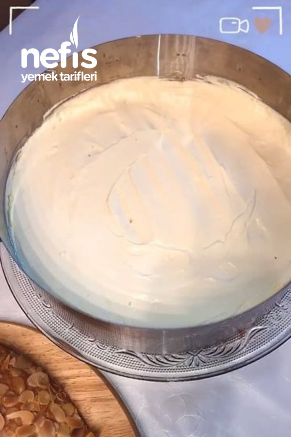 Ballı Bademli Pasta (Bienenstich)