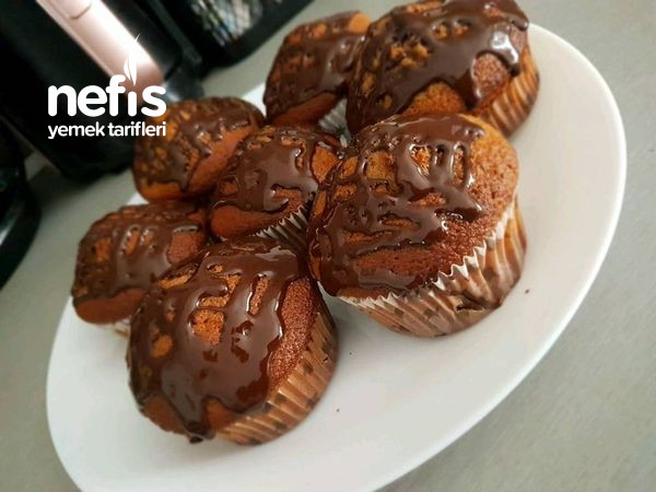 Çikolata Sos Eşliğinde Nutellalı Muffin
