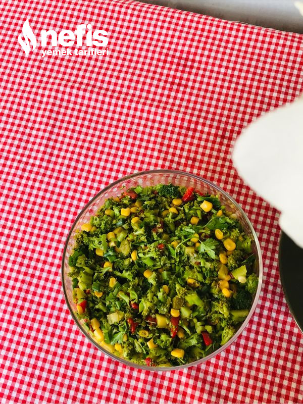 Brokoli Salatası