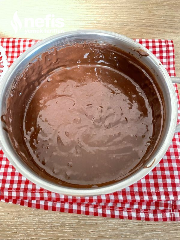Çikolata Soslu Muzlu Tart Kek