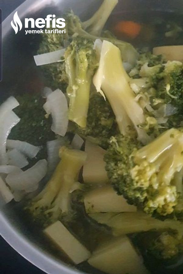 Kremasız Sütsüz Çok Lezzetli Ve Sağlıklı Brokoli Çorbası
