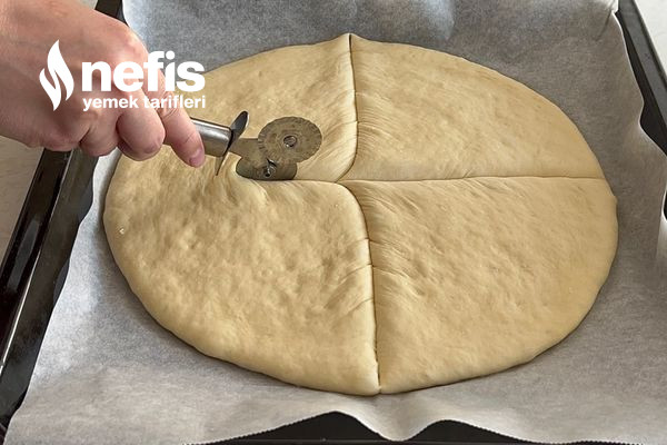 Nefis Sarımsaklı Kekikli Kaşarlı Ekmek Tarifi (Videolu)