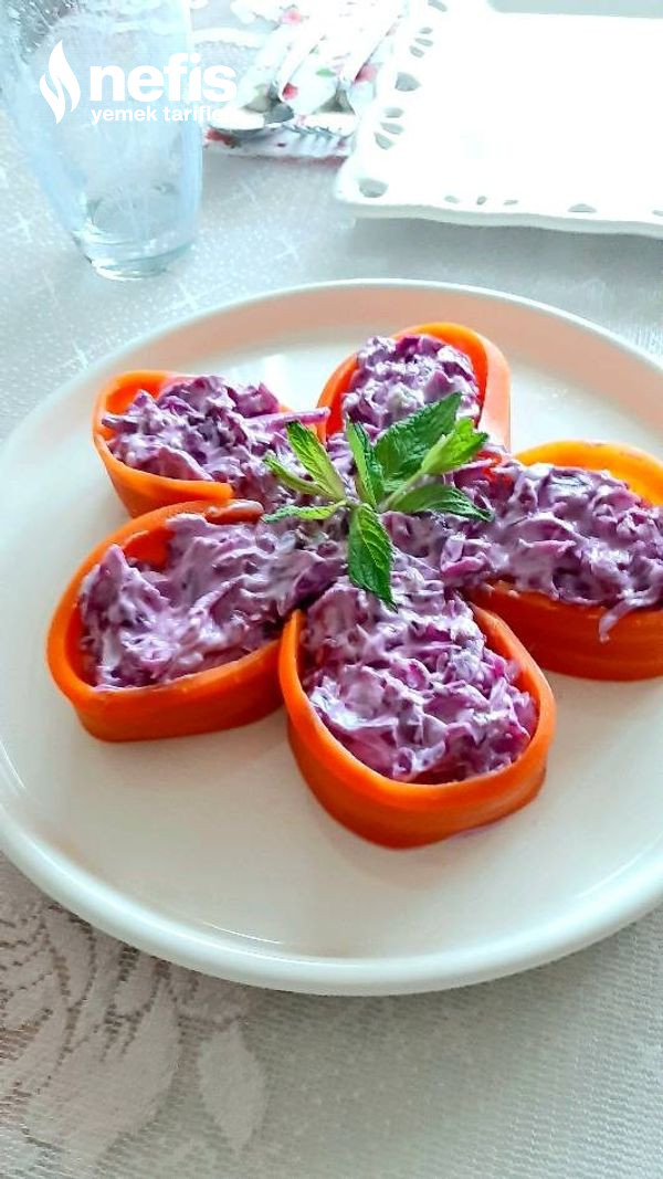 Sunumu İle Masalara Renk Katan Kırmızı Lahana Salatası