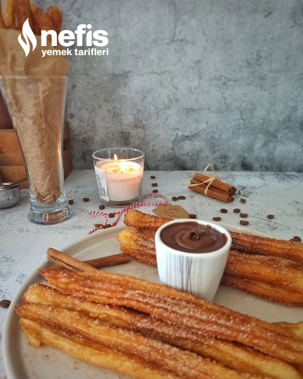 Kızartılmış Bir Tür Hamur Tatlısı Olan Churros