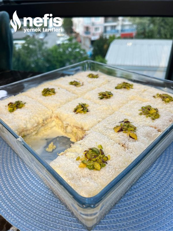 İzmir, Buca Ve İstanbul Pastanelerinin En Çok Satan Tatlılarından Kardelen Tatlısı