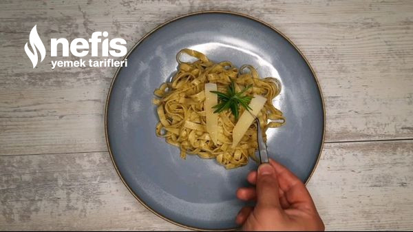 Pesto Soslu Fettucine (Videolu)