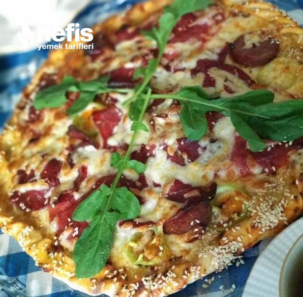İnce Çıtır İtalyan Usulü Türk İşi Pizza Tarifi (Orta Boy)
