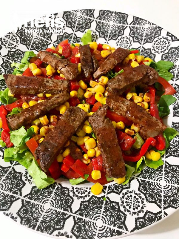 Biftekli Salata (Dışarıda Yediklerinizden Çok Daha Lezzetli)
