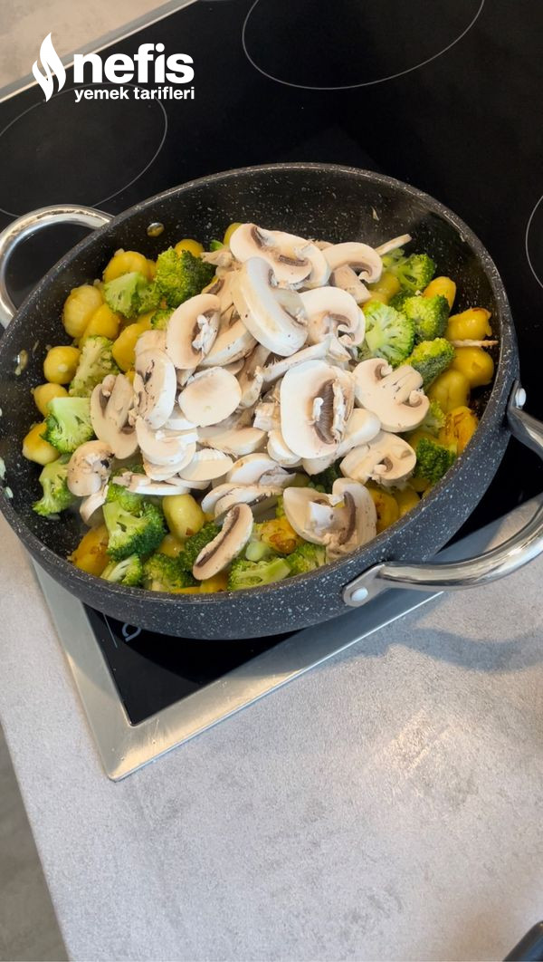 Kremalı Brokoli Ve Mantarlı Gnocchi