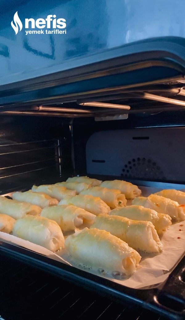 Enfes Sosuyla Peynirli Börek