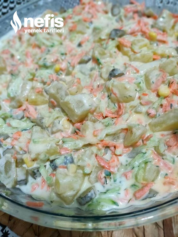 Ferahlatan Salata (Evde Ne Varsa Salatası)
