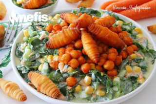 Yemelere Doyamayacağınız Yoğurt Soslu Semizotu Salatası Tarifi