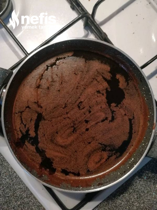 Brownie Tadında Soslu Islak Kek