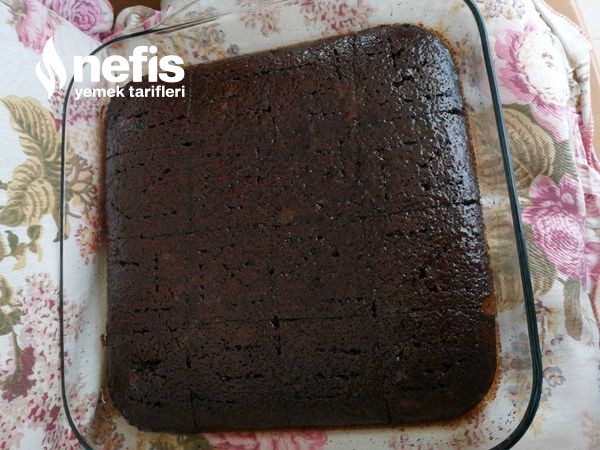 Brownie Tadında Soslu Islak Kek